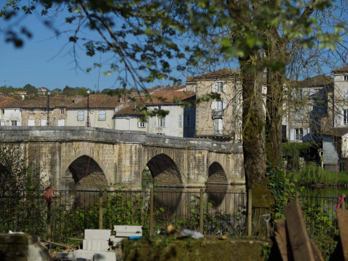 Pont Vieux Chambres Et Gites Confolens Extérieur photo